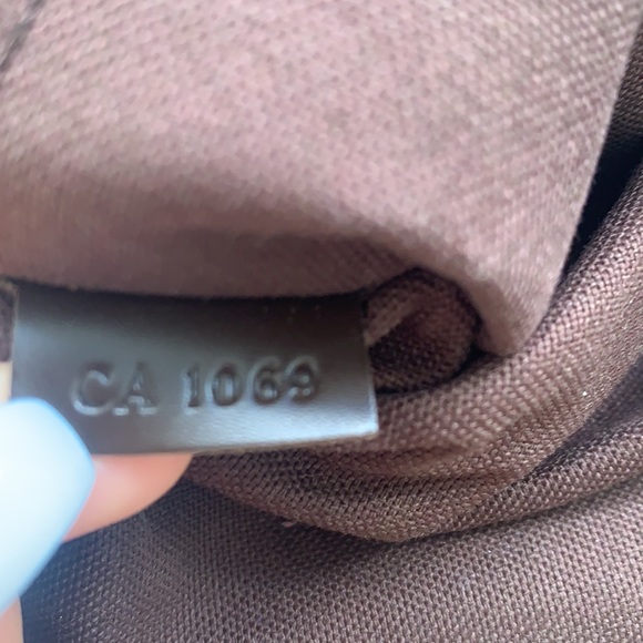 Authentic Louis Vuitton Men Messenger Shoulder Bag - Picture 7 of 10